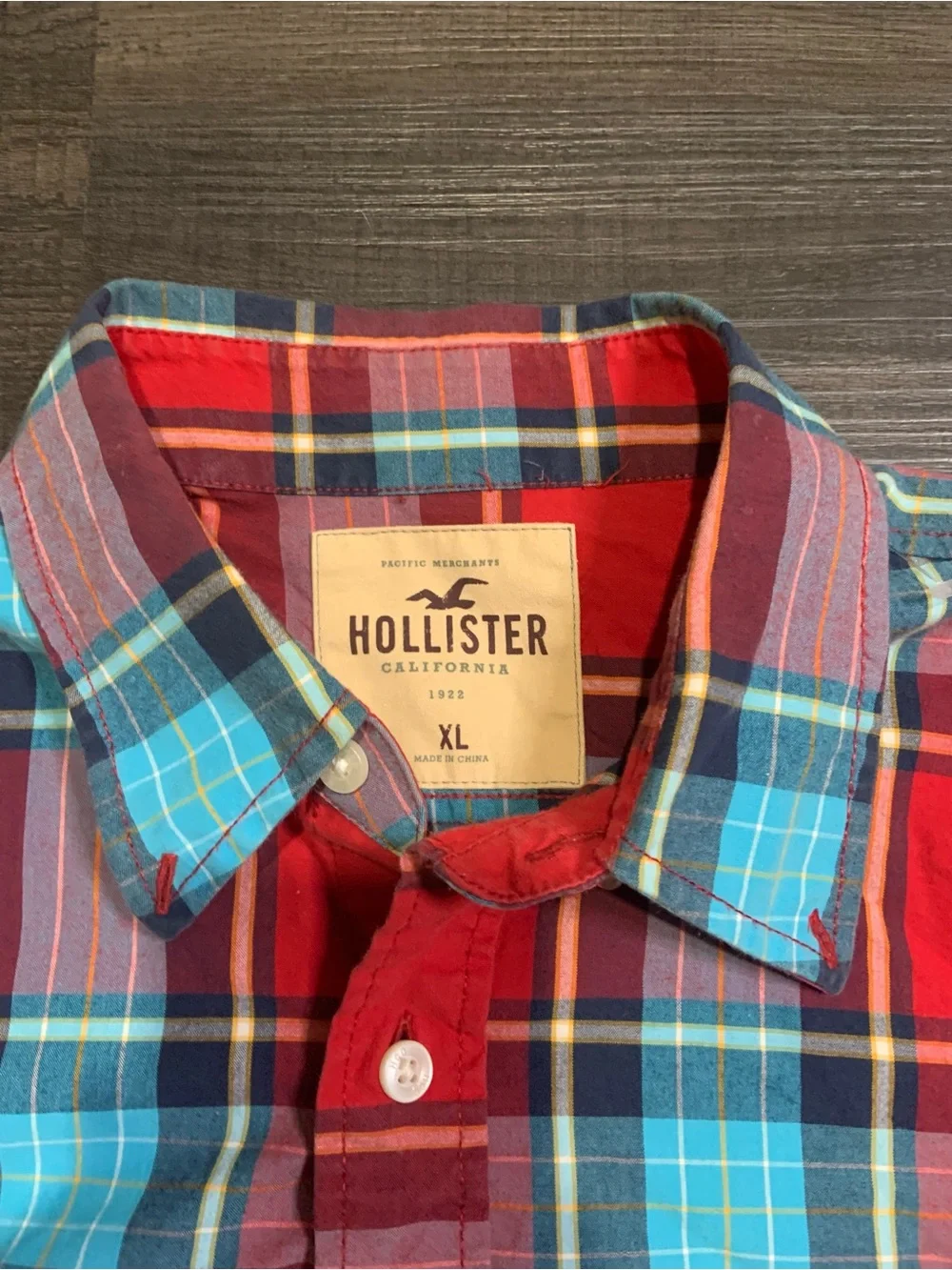 Hollister Red & Blue Plaid Long-Sleeve Button-Down Shirt - Picture 3 of 3